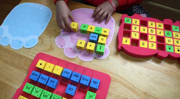 國小英語教具 英文字母拼字骰子 自然拼音骰子 英文字母字群骰子